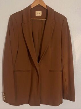 Elie Tahari | Tan Blazer | Single
Button Size 14


Tailored Women's Blazer